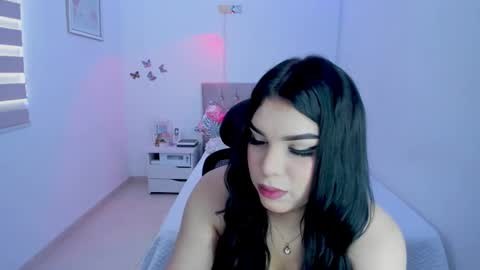 Snapshot of linda_zaam8386 chatting on 5, 10, 2025 online show from 5, 10, 2025