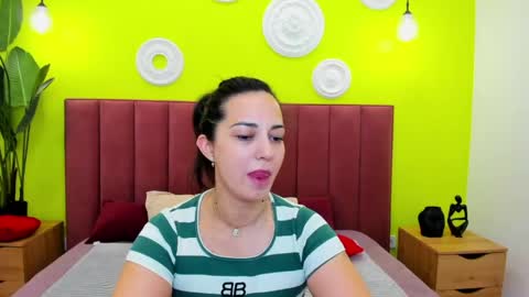 Snapshot of lindainsatiable chatting on 1, 6, 2026 Linda online show from 1, 6, 2026