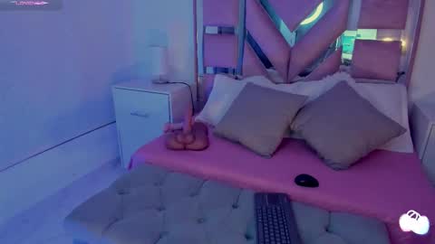 Lindsey Moss online show from 29, 9, 2025