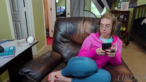 Snapshot of linzy19 chatting on 8, 1, 2025 Linzy19 online show from 8, 1, 2025