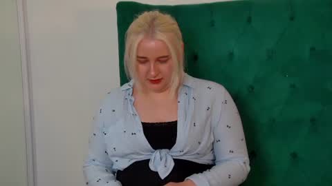 LioraArdyn online show from 14, 6, 2026