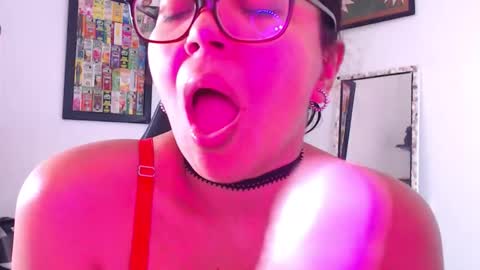 Snapshot of lisa__flower chatting on 25, 10, 2025 Lisa3 online show from 25, 10, 2025