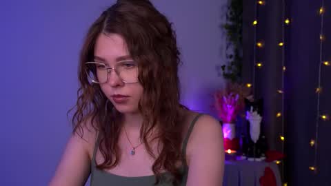 Snapshot of lisa_roses chatting on 18, 11, 2025 Lisa online show from 18, 11, 2025