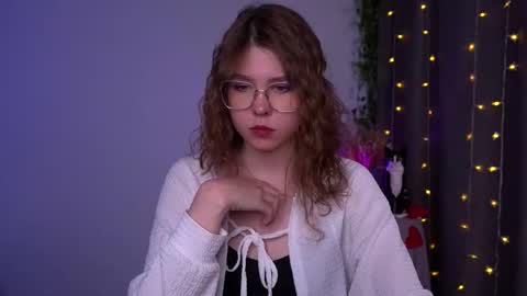 Snapshot of lisa_roses chatting on 28, 11, 2025 Lisa online show from 28, 11, 2025