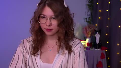 Snapshot of lisa_roses chatting on 4, 12, 2025 Lisa online show from 4, 12, 2025