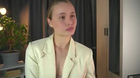 Elisabeth or Lisa online show from 27, 9, 2025