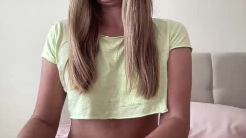 Snapshot of lisaflower1 chatting on 19, 10, 2025 Lisa online show from 19, 10, 2025