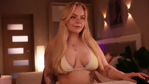 Snapshot of lisalovesweet chatting on 11, 7, 2026 Lisa online show from 11, 7, 2026