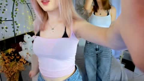 Lisa blonde  Alisa brunette online show from 17, 4, 2026