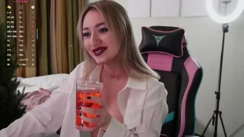 Snapshot of lisamayson chatting on 16, 12, 2025 LISA online show from 16, 12, 2025