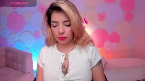 Snapshot of lisamonroe_ chatting on 15, 12, 2024 LISA MONROE online show from 15, 12, 2024