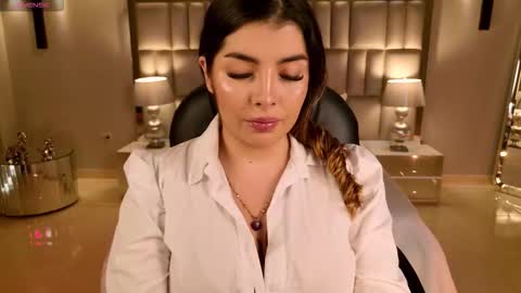 Snapshot of lisamonroe_ chatting on 17, 12, 2025 LISA MONROE online show from 17, 12, 2025