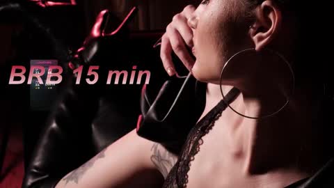 Lisa Moore online show from 5, 11, 2025