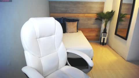 Liseth Fox online show from 25, 2, 2025