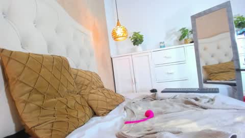 L I S S A  online show from 19, 2, 2025