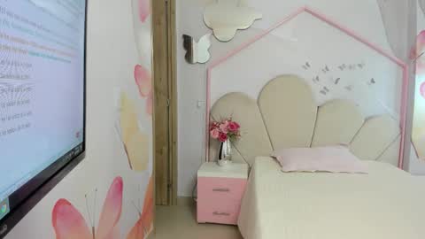 Snapshot of little__doll18 chatting on 28, 11, 2025 little__doll18 online show from 28, 11, 2025