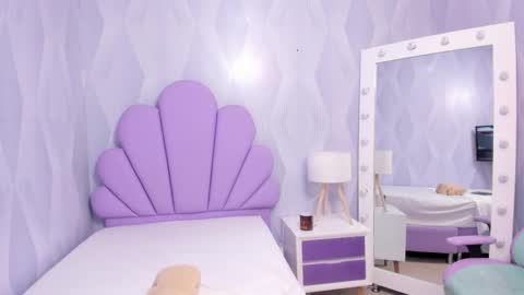 Snapshot of little__doll18 chatting on 21, 12, 2025 little__doll18 online show from 21, 12, 2025