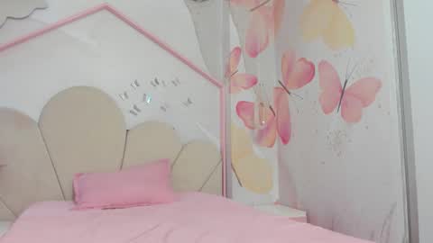 Snapshot of little__doll18 chatting on 22, 12, 2025 little__doll18 online show from 22, 12, 2025