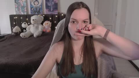 Snapshot of little__flowers chatting on 11, 11, 2025 little__flowers online show from 11, 11, 2025