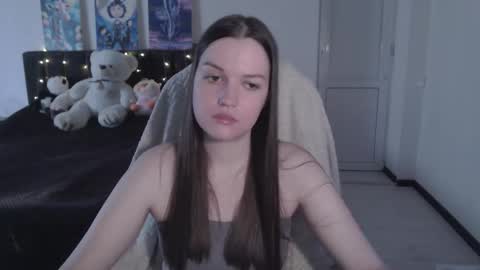 Snapshot of little__flowers chatting on 14, 11, 2025 little__flowers online show from 14, 11, 2025