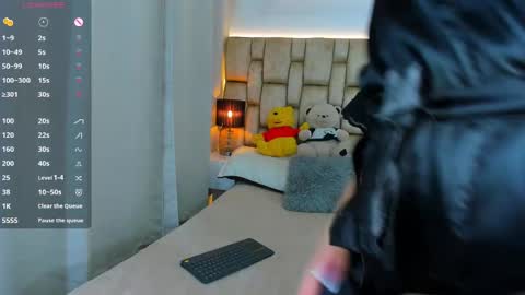 Sophie ---- connected from 1400 to 2100 Colombia time online show from 18, 9, 2025