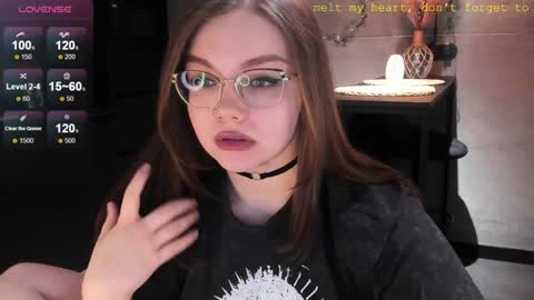 Snapshot of little_bambii_ chatting on 4, 1, 2025 Eva online show from 4, 1, 2025