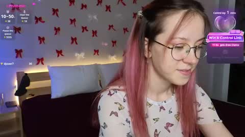 Snapshot of little_bliss chatting on 4, 3, 2025 little_bliss online show from 4, 3, 2025