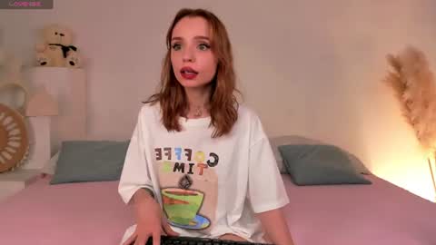 little_clare_ online show from 23, 7, 2026
