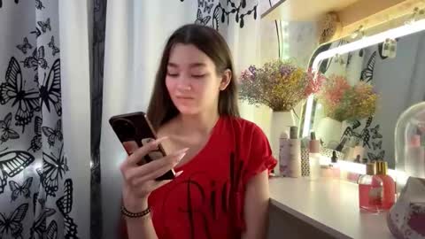 Viiola online show from 2, 12, 2025