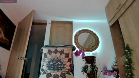 Snapshot of little_izzi chatting on 22, 10, 2025 Izzi online show from 22, 10, 2025