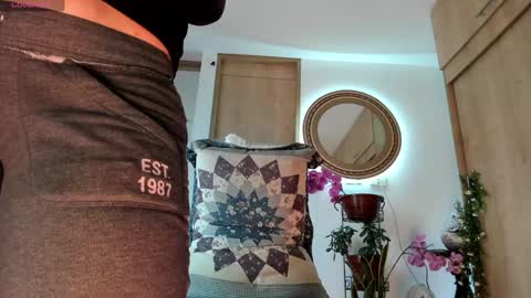 Snapshot of little_izzi chatting on 23, 10, 2025 Izzi online show from 23, 10, 2025