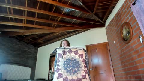 Snapshot of little_izzi chatting on 18, 12, 2025 Izzi online show from 18, 12, 2025