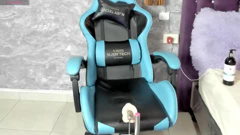 Snapshot of little_lili19 chatting on 19, 1, 2025 Lili online show from 19, 1, 2025