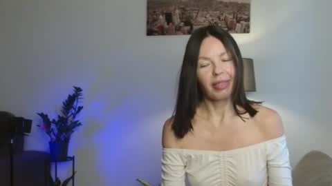 Snapshot of little_nicole_ chatting on 5, 10, 2025 Nicole online show from 5, 10, 2025