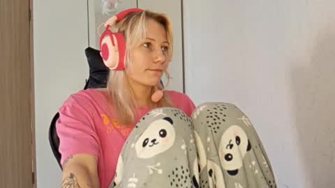 Snapshot of little_soyia chatting on 11, 10, 2025 Lana online show from 11, 10, 2025