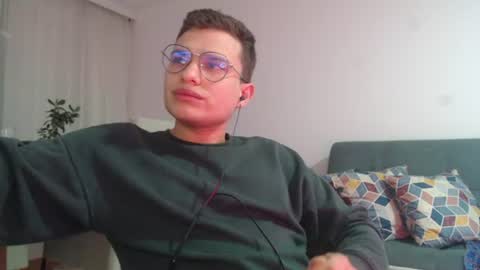 Snapshot of little_wizard chatting on 8, 8, 2026 little_wizard online show from 8, 8, 2026