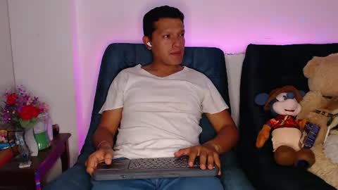 Snapshot of littledicklatin chatting on 8, 7, 2026 Manu online show from 8, 7, 2026