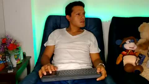 Snapshot of littledicklatin chatting on 16, 7, 2026 Manu online show from 16, 7, 2026