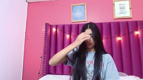 Snapshot of littlee_emilyy_ chatting on 22, 1, 2025 Emily online show from 22, 1, 2025