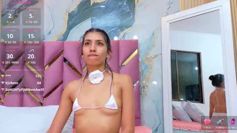 Snapshot of littlee_emilyy_ chatting on 3, 10, 2025 Emily online show from 3, 10, 2025