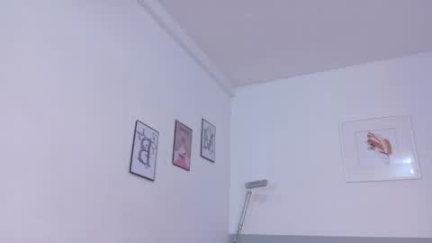 Snapshot of littlee_emilyy_ chatting on 5, 4, 2026 Emily online show from 5, 4, 2026