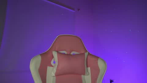 littlee_emma_ online show from 11, 2, 2026