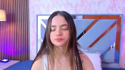 Snapshot of littleesara18 chatting on 1, 5, 2026 Sara online show from 1, 5, 2026