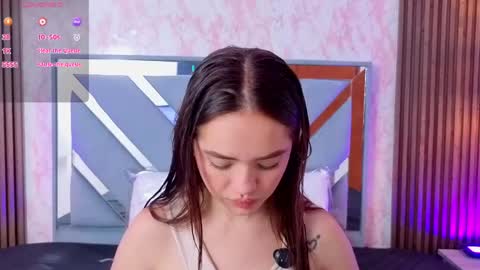 Snapshot of littleesara18 chatting on 25, 5, 2026 Sara online show from 25, 5, 2026