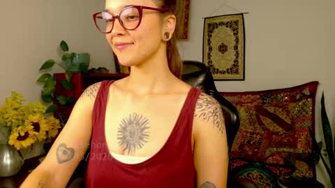 Snapshot of littlehoneyshroom chatting on 28, 5, 2026 Shroom online show from 28, 5, 2026