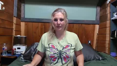 Snapshot of littlelisa1 chatting on 17, 4, 2026 lisanixs online show from 17, 4, 2026