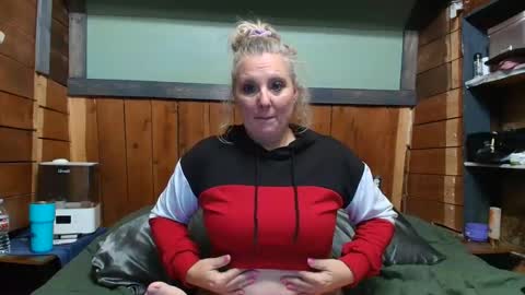 Snapshot of littlelisa1 chatting on 19, 4, 2026 lisanixs online show from 19, 4, 2026