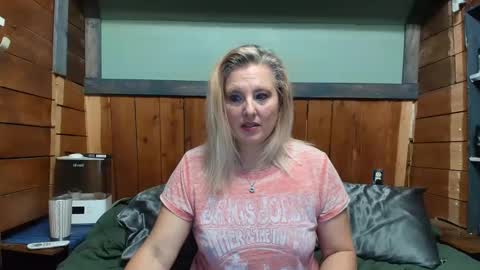 Snapshot of littlelisa1 chatting on 25, 4, 2026 lisanixs online show from 25, 4, 2026