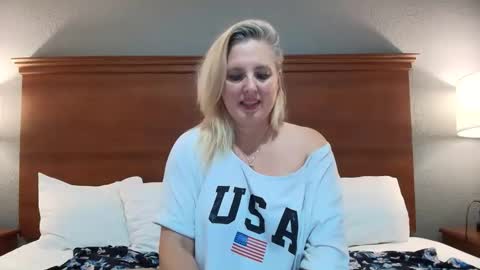 Snapshot of littlelisa1 chatting on 28, 4, 2026 lisanixs online show from 28, 4, 2026