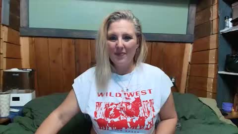 Snapshot of littlelisa1 chatting on 29, 4, 2026 lisanixs online show from 29, 4, 2026